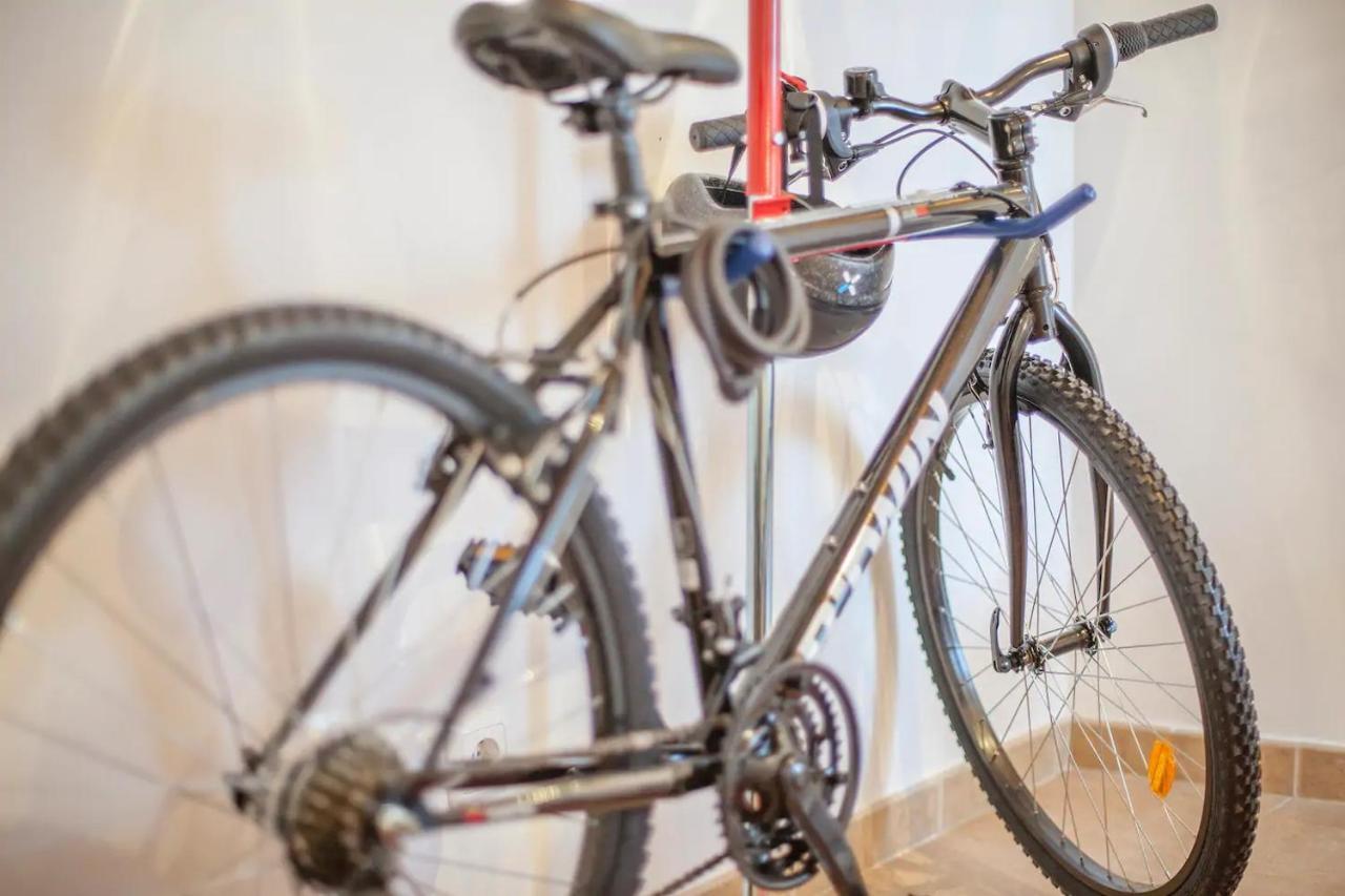 Alfama Charming With 2 Free Bikes By Timecooler Lissabon